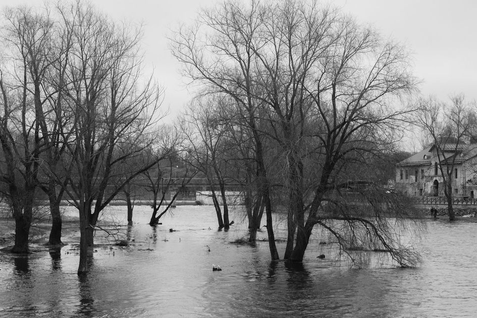 Desborde del río en Salitre y alerta en Balao: familias en albergues temporales