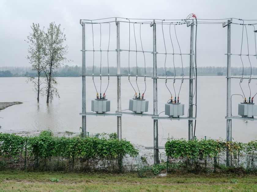 Ríos desbordados en Guayas y evacuaciones en El Oro por lluvias de El Niño