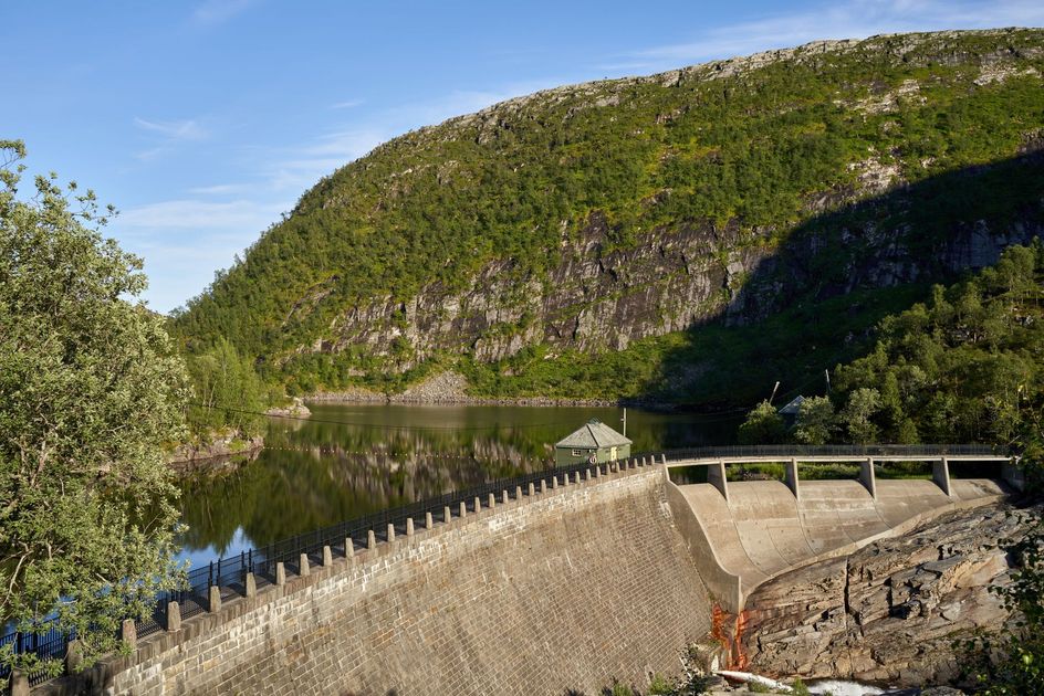Embalse de Mazar baja a 2.125 msnm y alerta por restricciones eléctricas