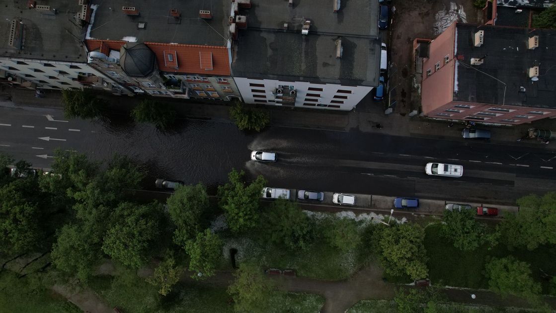 Fuertes lluvias en Guayaquil colapsan el tránsito y generan 28 puntos de inundación