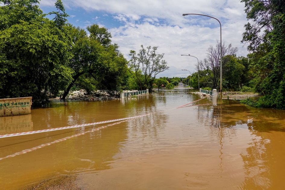 Seis ríos se desbordan y vías colapsan por lluvias intensas en Ecuador