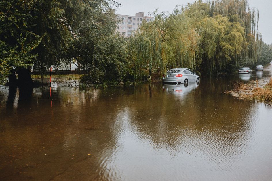 Lluvias en Guayaquil dejan calles inundadas en más de 40 sectores