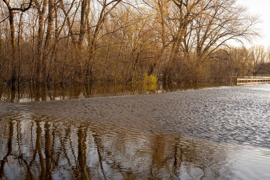 Desborde del río afecta viviendas en Balao por lluvias intensas